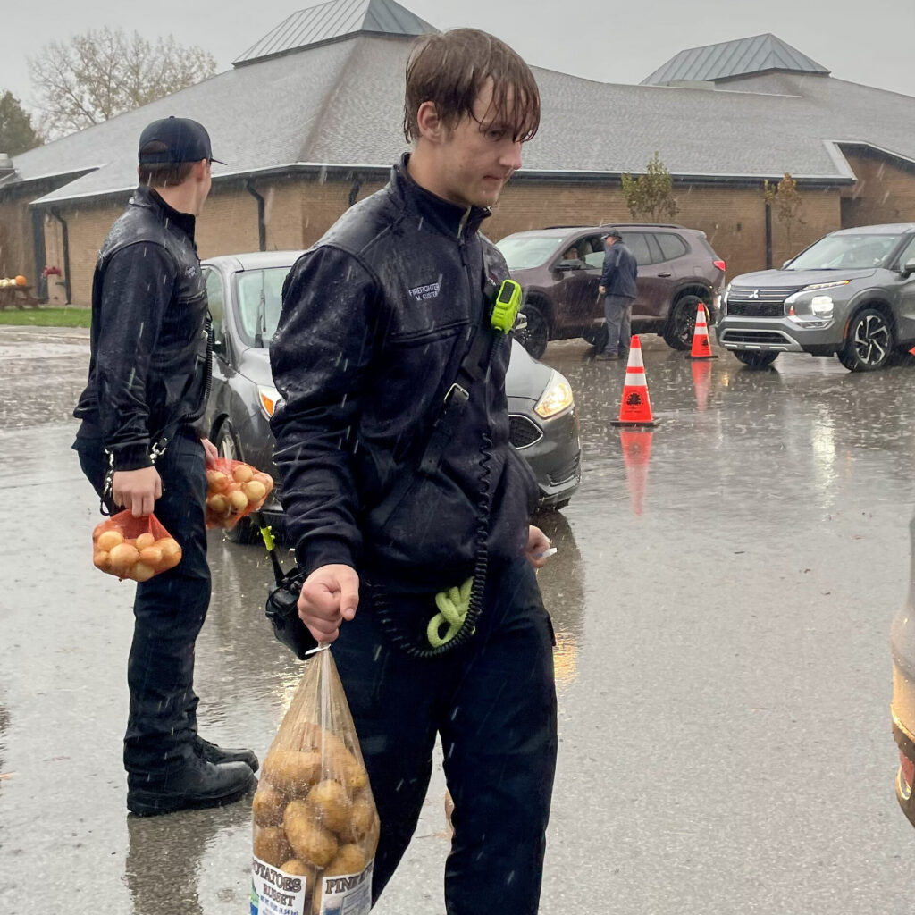 11-7 etown dist 1 Volunteers at Elizabethtown emergency food distribution